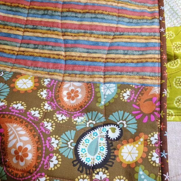 🎄🎁🎄Handmade Colorful Quilt: Birds, Flowers, Chevron Design - Picture 4 of 4